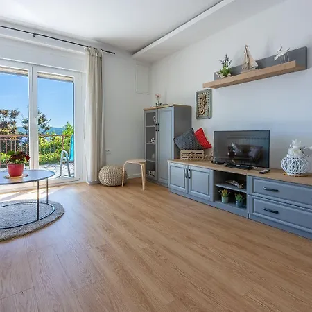 Apartment Einzigartiges Nur 200 Meter Zum Sandstrand Mit Meerblick, Parkplatz, Liegen, Klima