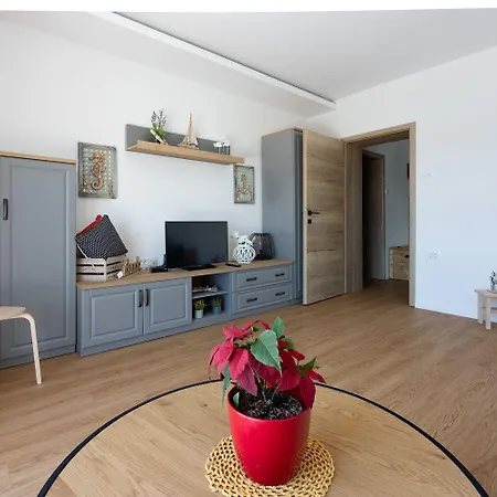 Apartment Einzigartiges Nur 200 Meter Zum Sandstrand Mit Meerblick, Parkplatz, Liegen, Klima