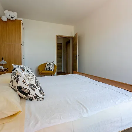 Einzigartiges Nur 200 Meter Zum Sandstrand Mit Meerblick, Parkplatz, Liegen, Klima Apartment