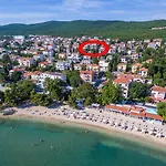 Einzigartiges Nur 200 Meter Zum Sandstrand Mit Meerblick, Parkplatz, Liegen, Klima